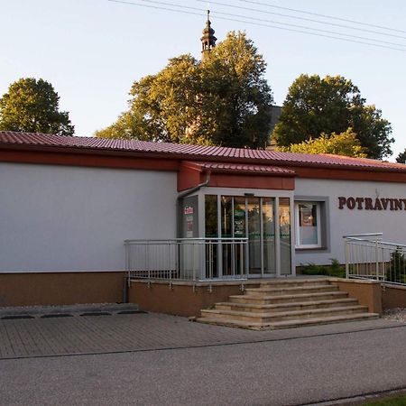 Restaurace Na Krizovatce Apartment Bozanov Bagian luar foto